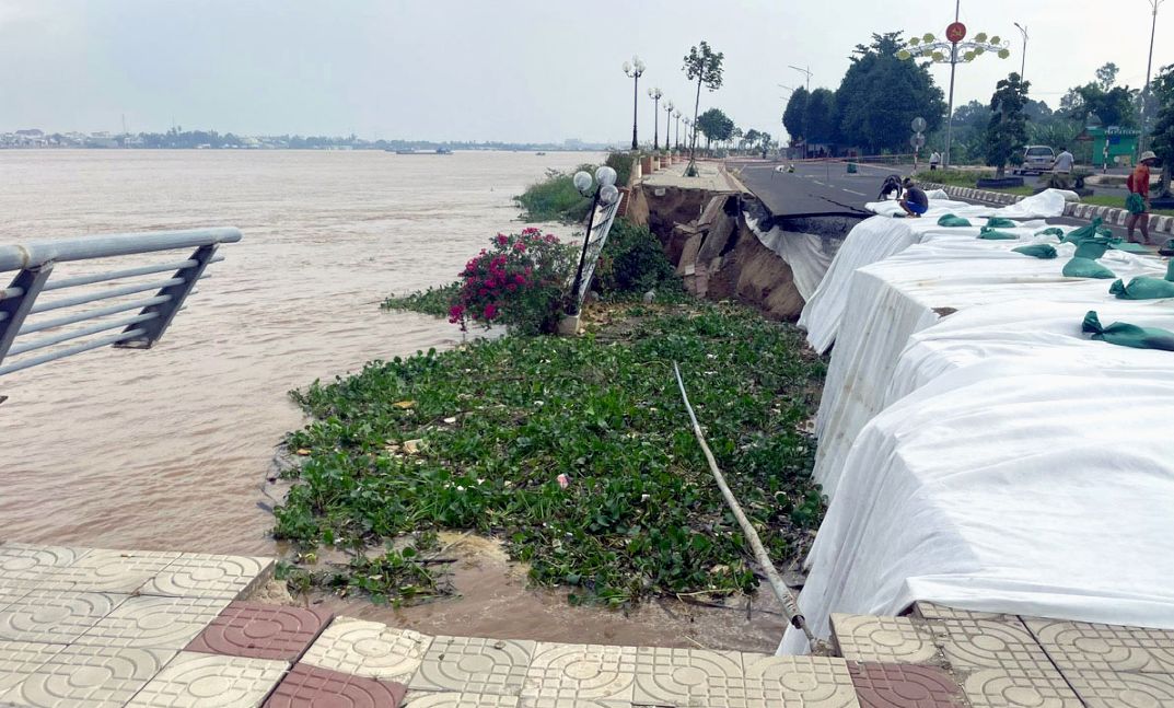 Scene of riverbank erosion in Dong Thap. Photo: Dong Thap Electronic Information Portal