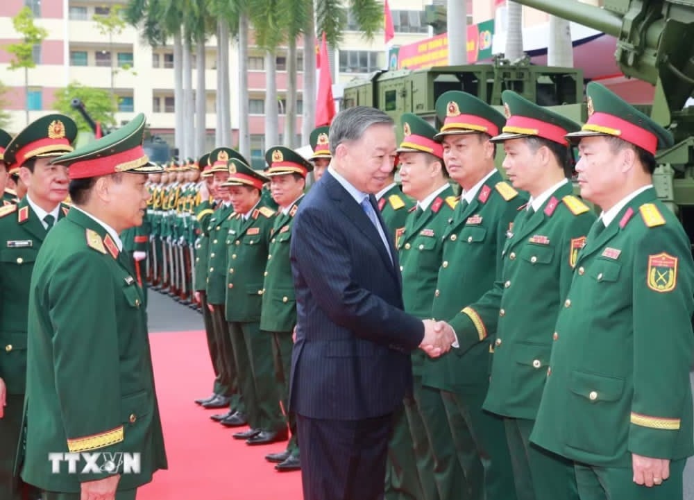 General Secretary, President To Lam, Secretary of the Central Military Commission and delegates. Photo: Thong Nhat/ VNA