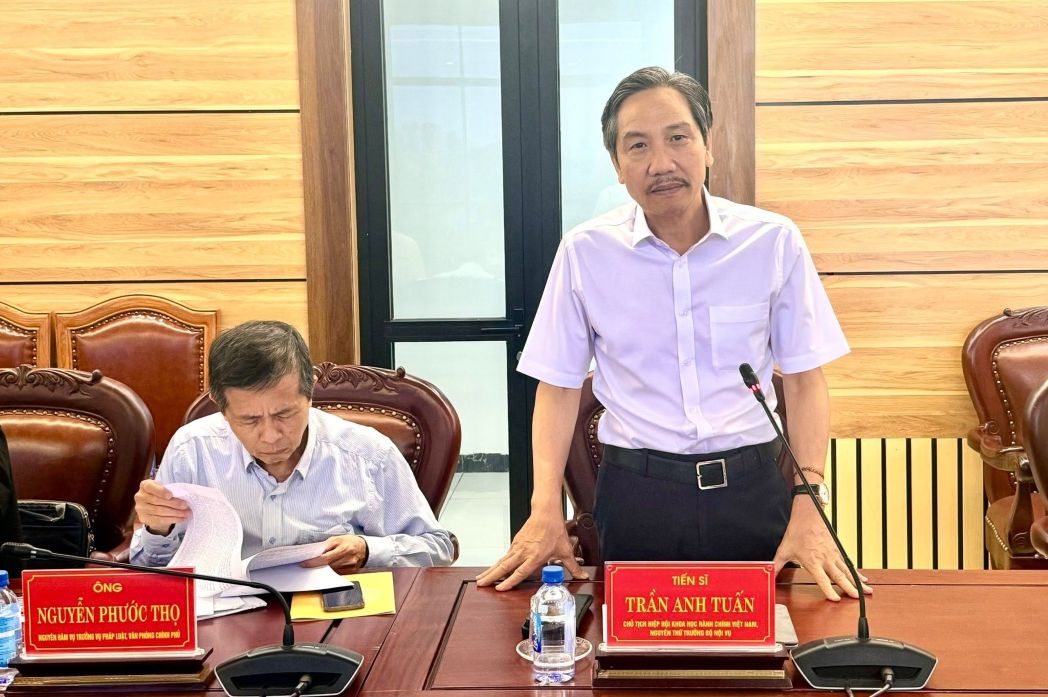 Dr. Tran Anh Tuan - Chairman of the Vietnam Association of Administrative Sciences, former Deputy Minister of Home Affairs commented on the 2-level local government in Sam Son. Photo: Sam Son Ward People's Committee