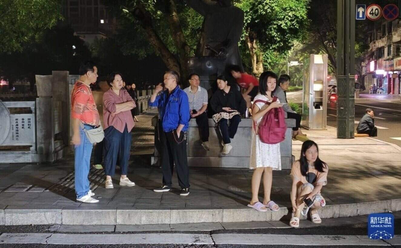 Chinese people after the earthquake on June 29. Photo: Xinhua