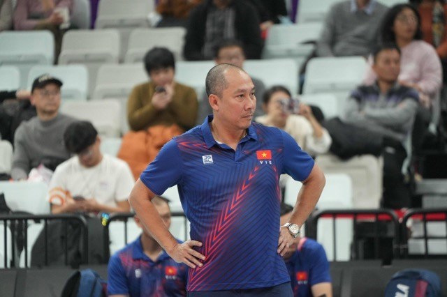 Coach Nguyen Tuan Kiet and players of the Vietnamese Women's Volleyball Team will return to Bac Ninh on July 5. Photo: VFV
