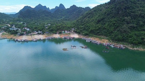 Hoa Binh lake area is rich in tourism potential. Photo: Minh Chuyen