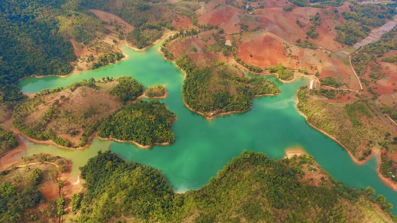 Chieng Khoi Lake, Yen Chau commune has performed well in regulating irrigation water and cutting floods for many years. Photo: Truong Son