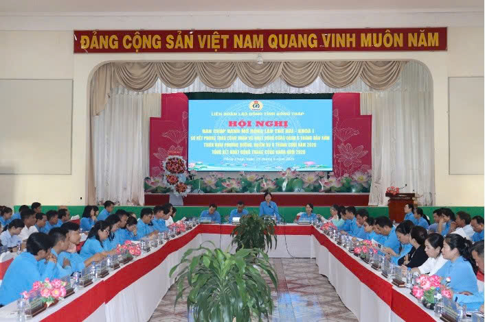 Quang cảnh Hội nghị Ban Chấp hành LĐLĐ tỉnh Đồng Tháp lần thứ II (mở rộng), sơ kết phong trào công nhân và hoạt động công đoàn 6 tháng đầu năm 2026. Ảnh: Lưu Hùng.