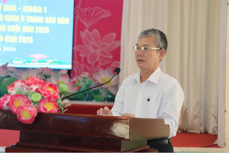 Mr. Dinh Van Dung - Member of the Standing Committee of the Provincial Party Committee, Standing Vice Chairman of the Provincial Vietnam Fatherland Front Committee spoke at the Conference. Photo: Luu Hung.