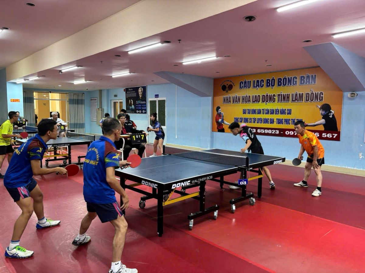 Exciting 2026 Lam Dong Provincial Open Family Volleyball Tournament with more than 100 union members participating. Photo: Duc Thiem