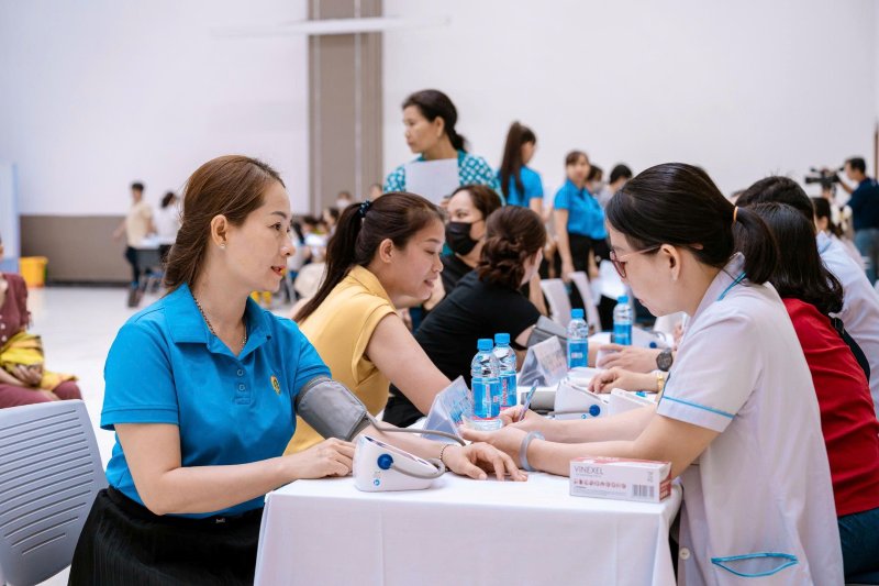 Workers are given free health check-ups in a program co-organized by the Ho Chi Minh City Labor Federation. Photo: Duc Long