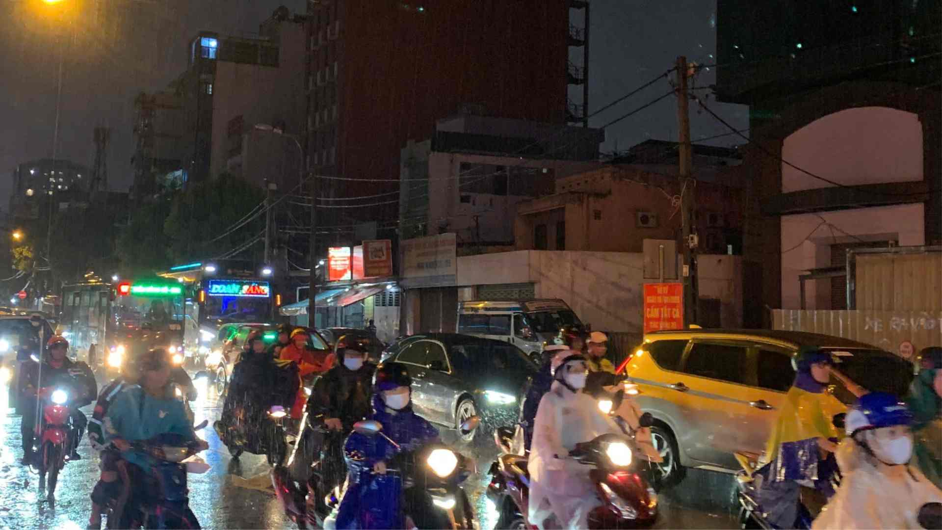 Many places in the South have heavy to very heavy rain. Photo: Thai Bao
