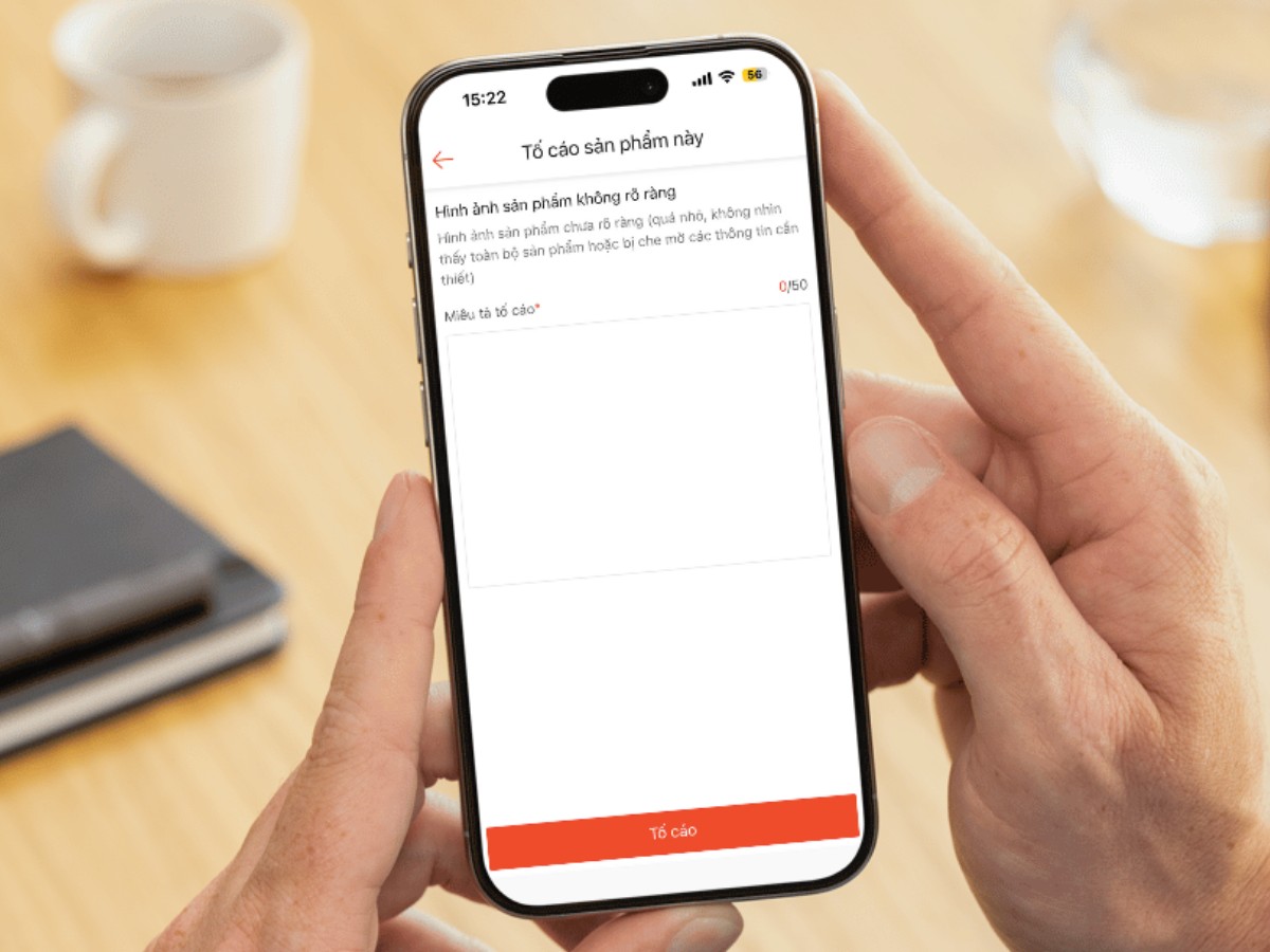 Tính năng “Tố cáo Sản phẩm Vi phạm” trên ứng dụng Shopee là cách nền tảng kết hợp phản hồi từ người mua để phát hiện và xử lý vi phạm.  