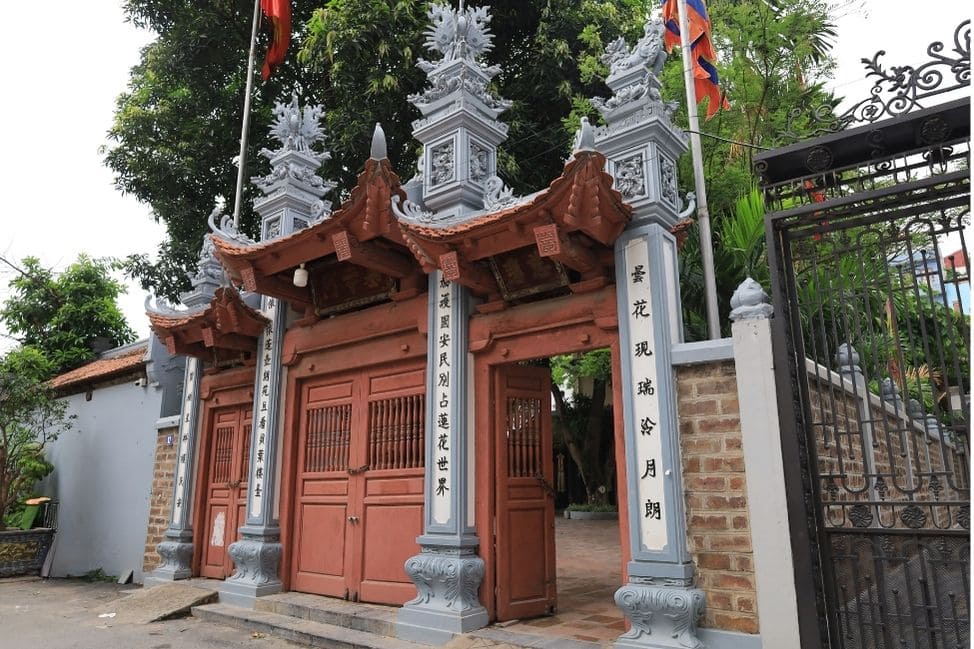 Nen Pagoda gate. Photo: Bach Duong