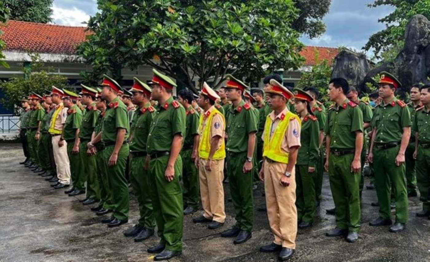 Khanh Hoa Police announces recruitment of unscheduled contract workers, receiving salaries from the State budget, to work at units in 2026. Photo: The Tai