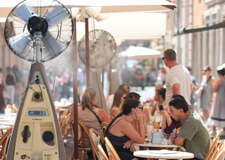 Europeans are experiencing a high heat wave. Photo: Xinhua