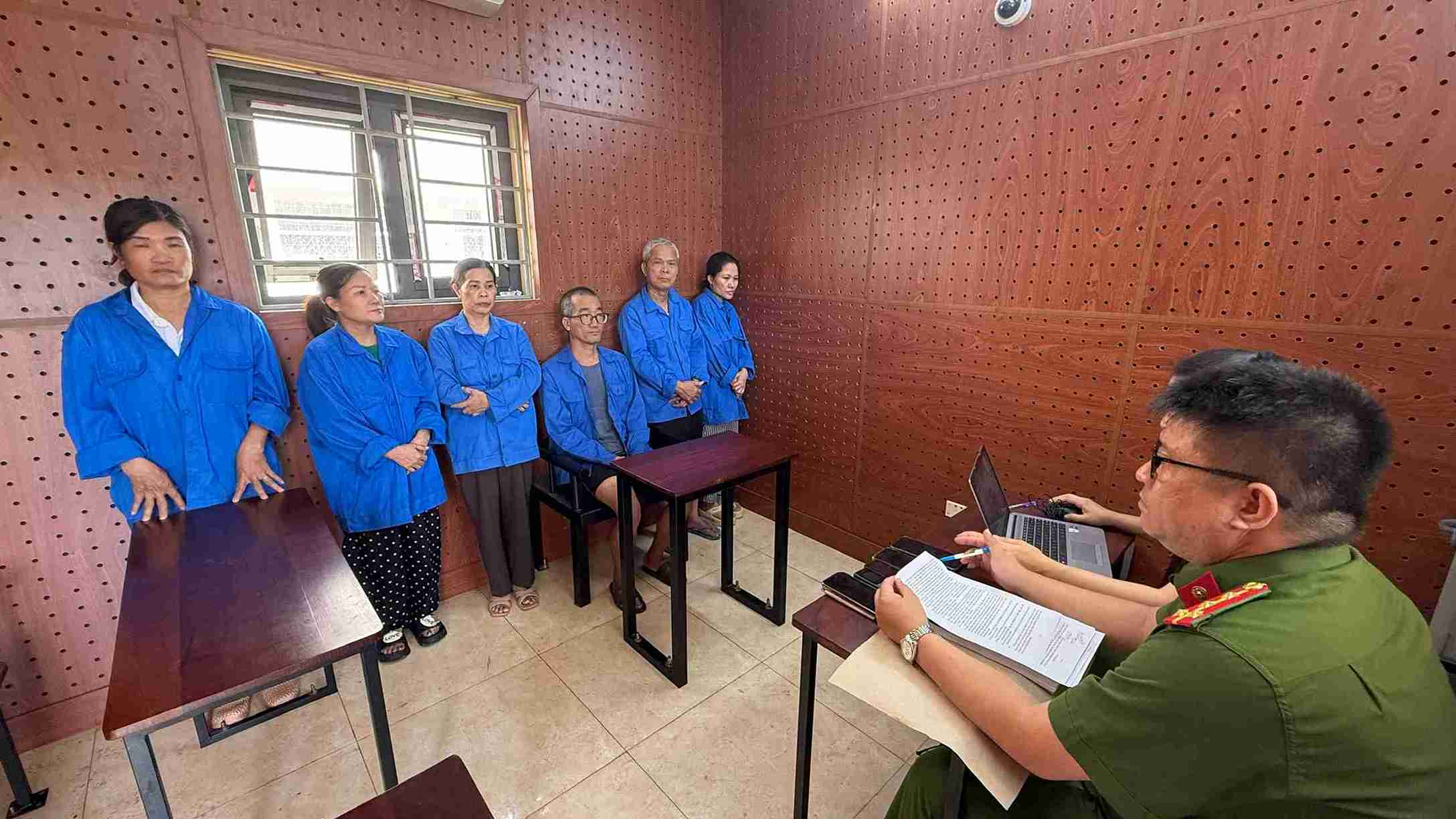 Cơ quan chức năng khởi tố, xử lý 6 đối tượng trong đường dây ghi số đề liên tỉnh ở Đắk Lắk. Ảnh: Công an cung cấp