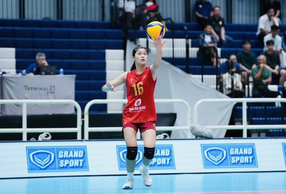 Khánh Linh đang là cầu thủ chơi tốt ở vị trí đối chuyền trong đội hình nữ U18 Việt Nam. Ảnh: Liên đoàn bóng chuyền Thái Lan