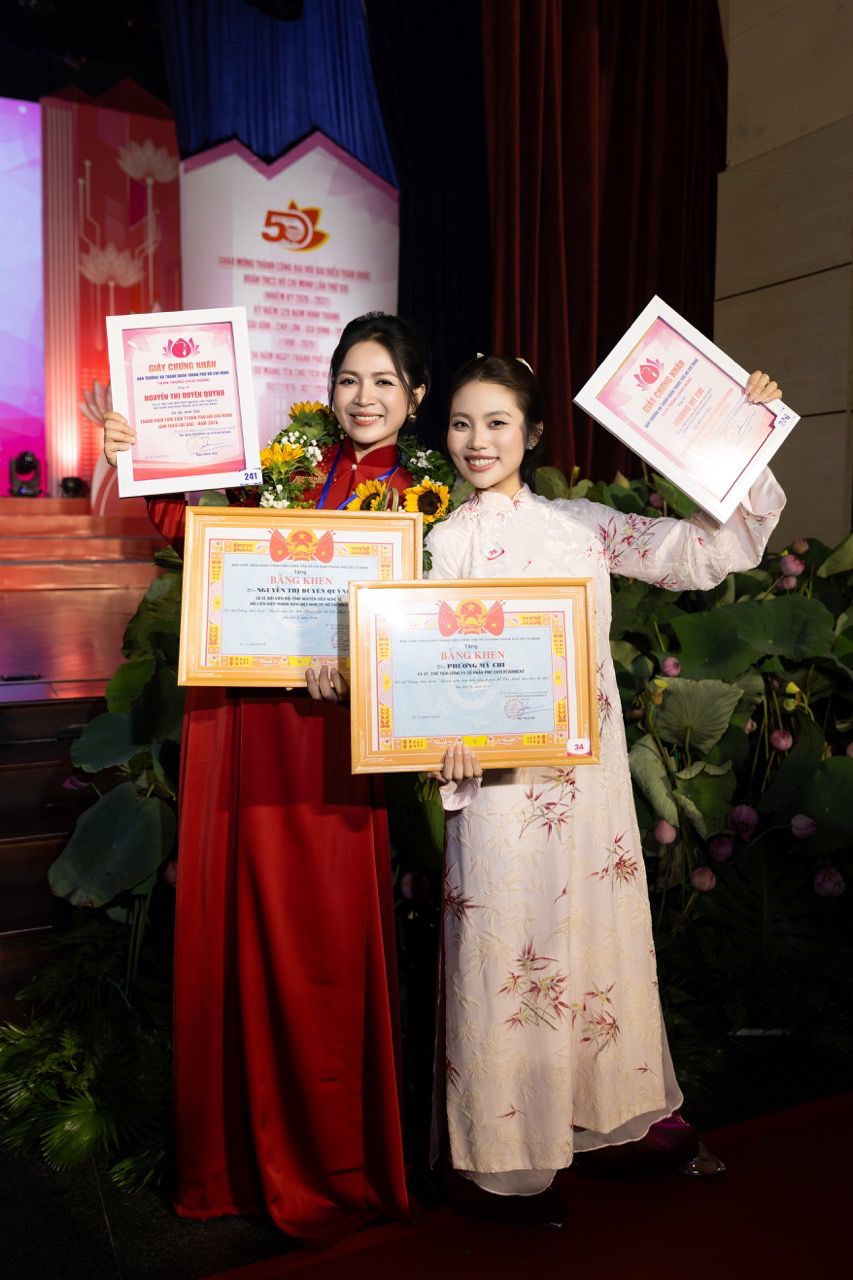 Ca sĩ Duyên Quỳnh (trái) và Phương Mỹ Chi. Ảnh: Nghệ sĩ cung cấp.