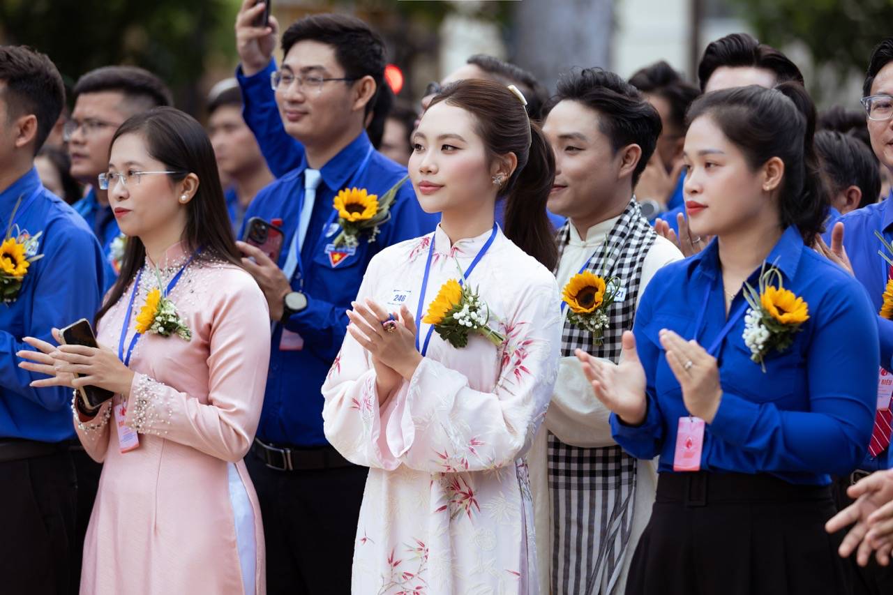 Phương Mỹ Chi (giữa) tham gia lễ tuyên dương. Ảnh: Nghệ sĩ cung cấp.