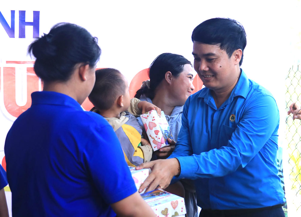 Cam Le Ward Trade Union coordinates to implement the "Highland Volunteer Program 2026". Photo: Da Nang Trade Union