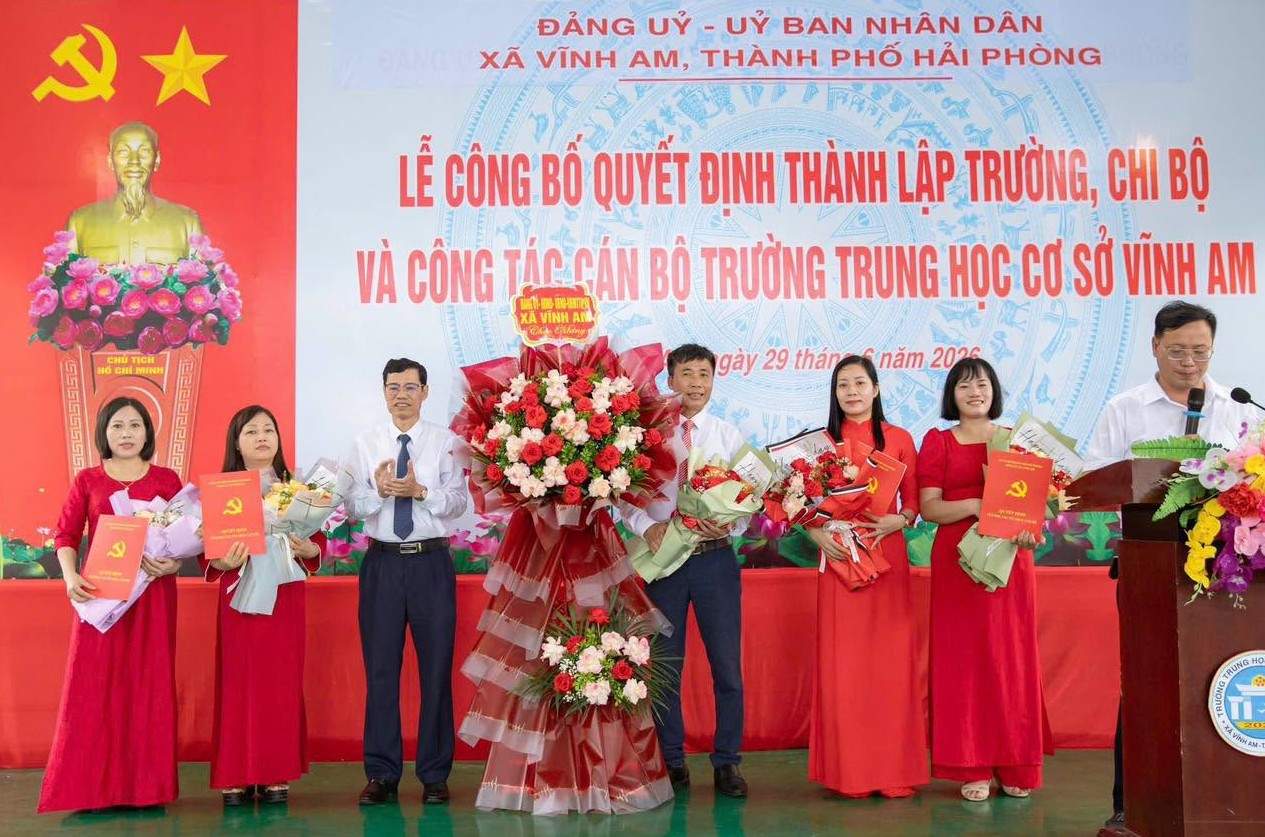 Vinh Am commune announces the decision to establish a school and personnel work. Photo: Vinh Am e-Portal - Hai Phong City