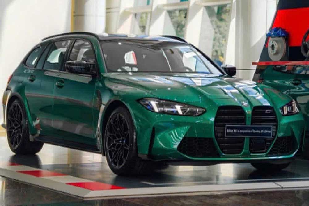 The third BMW M3 Touring in Vietnam stands out with its Isle of Man Green Metallic paint color. Photo: Dieu Hien