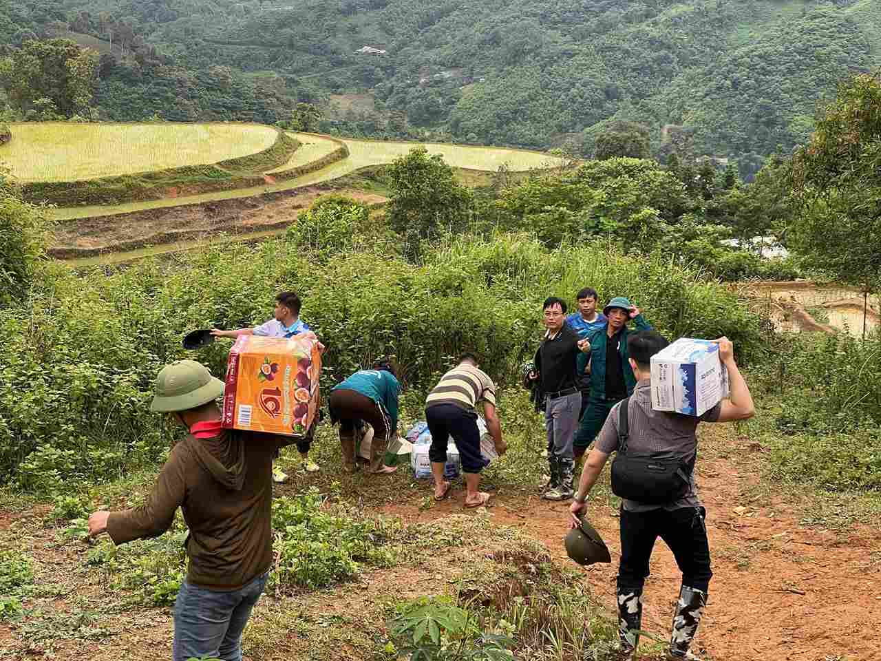 Over the past few days, functional forces of Yen Tho commune have been mobilized at all costs to search for the missing child. Photo: Yen Tho Commune People's Committee
