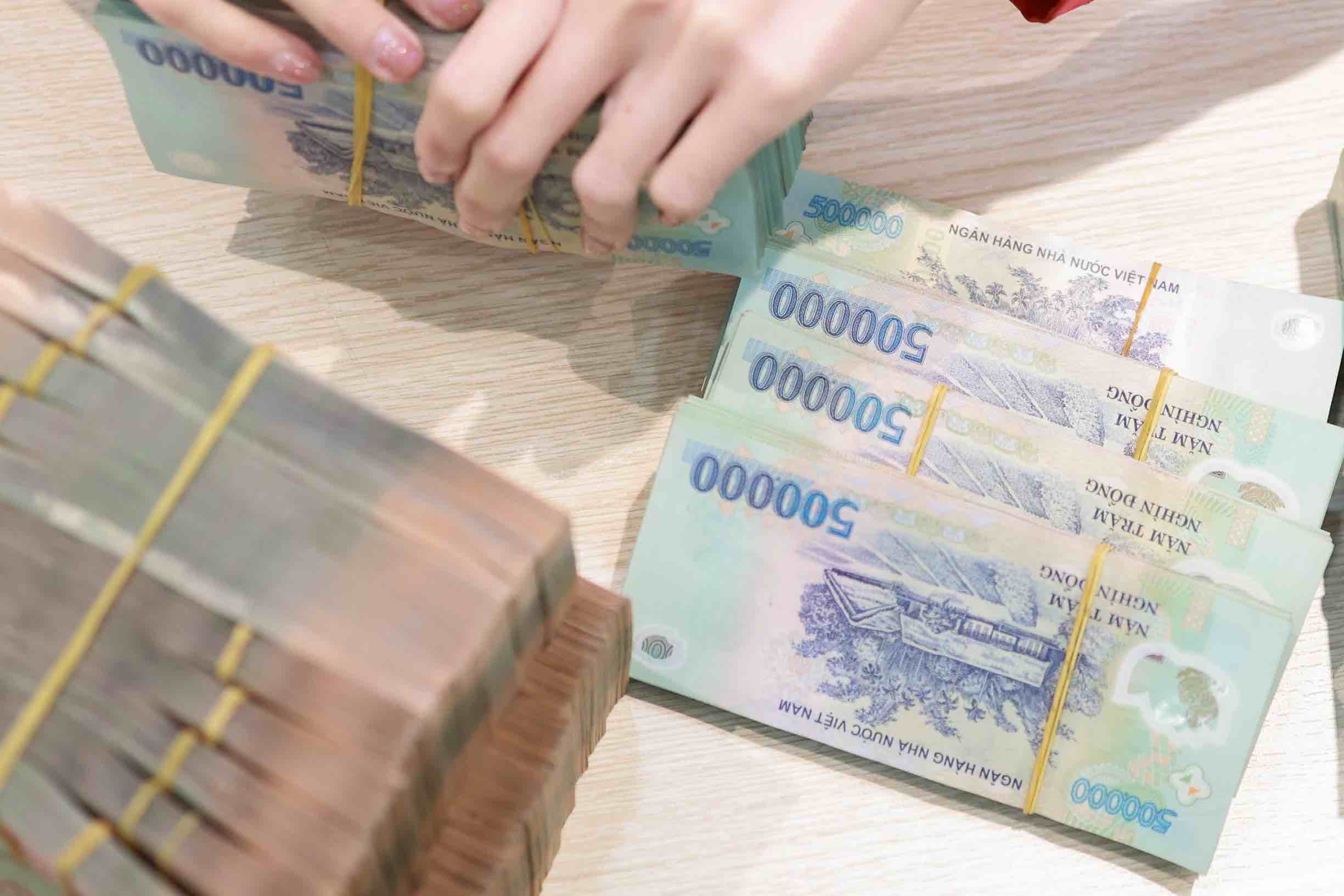 Quy định mới về mức quà tặng bằng tiền mặt với người đang hưởng lương hưu. Ảnh: Hải Nguyễn