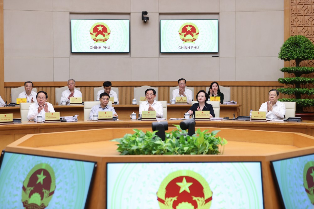 Ủy viên Bộ Chính trị, Phó Thủ tướng Thường trực Phạm Gia Túc; các Phó Thủ tướng: Phạm Thị Thanh Trà, Hồ Quốc Dũng, Nguyễn Văn Thắng, Lê Tiến Châu tham dự phiên họp. Ảnh: VGP