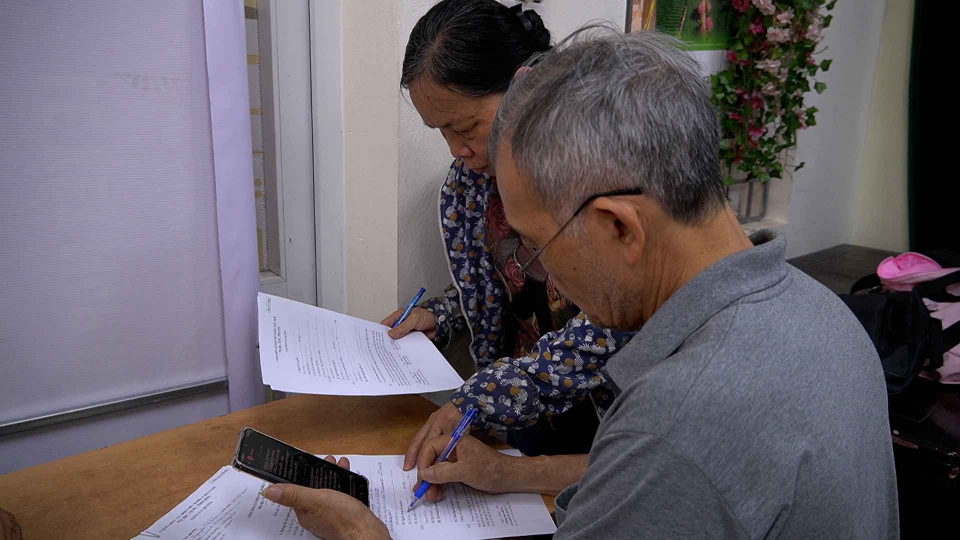 Các địa điểm tiếp nhận được bố trí tại nhiều nhà sinh hoạt cộng đồng và khu sinh hoạt dân cư quen thuộc trên địa bàn phường, tạo thuận lợi cho người dân tiếp cận dịch vụ. Ảnh: Cao Thơm