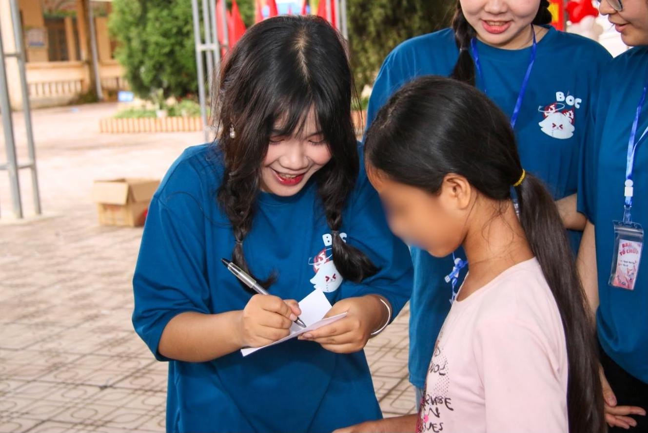 Nhiều hoạt động giao lưu, đọc sách và trao tặng học liệu đã được tổ chức. Ảnh: Ban tổ chức