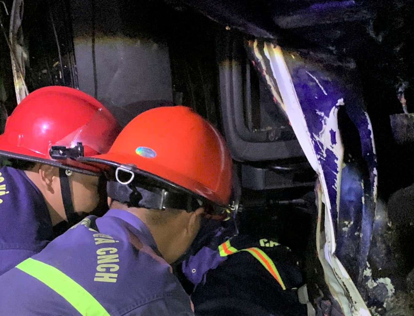 Rescue forces break down the truck cabin to rescue the trapped driver inside. Photo: Than Hy