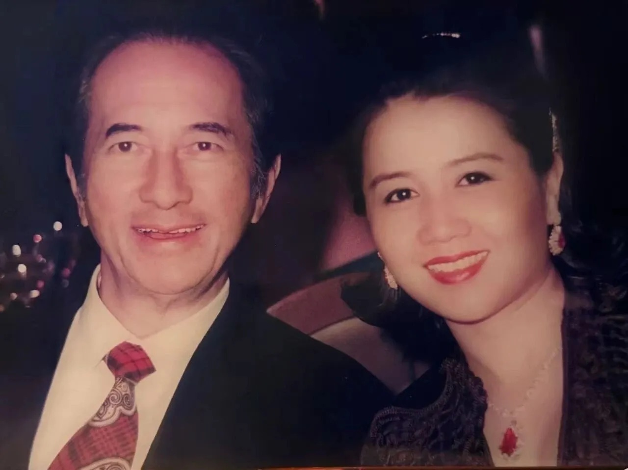 Chiếc vòng cổ hồng ngọc