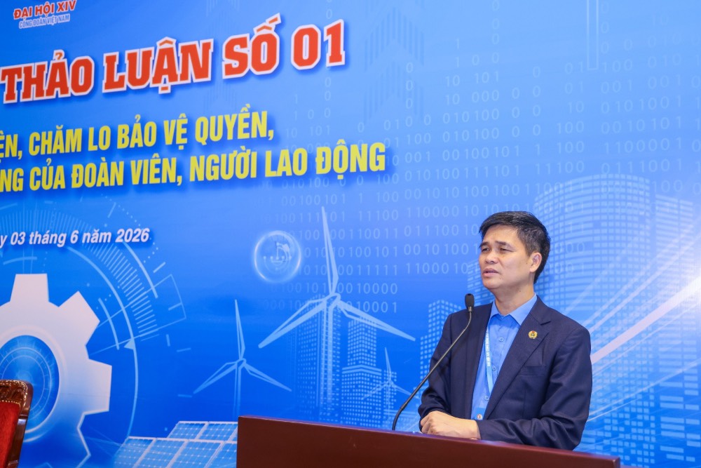 Ông Ngọ Duy Hiểu – Phó Chủ tịch Tổng Liên đoàn Lao động Việt Nam điều hành thảo luận. Ảnh: Hải Nguyễn
