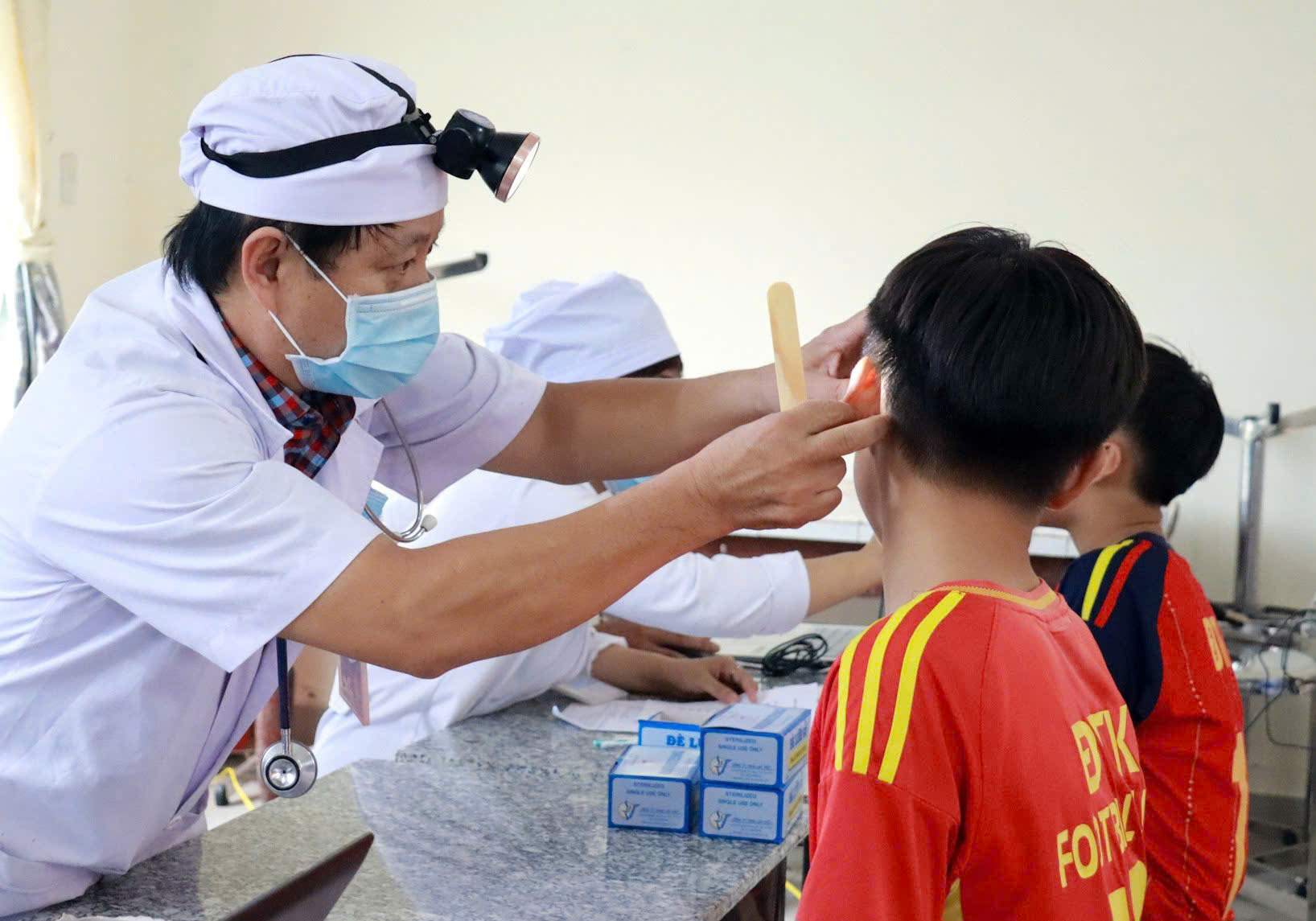 Lâm Đồng tổ chức khám sức khỏe miễn phí cho học sinh trên địa bàn. Ảnh: An Nhiên 