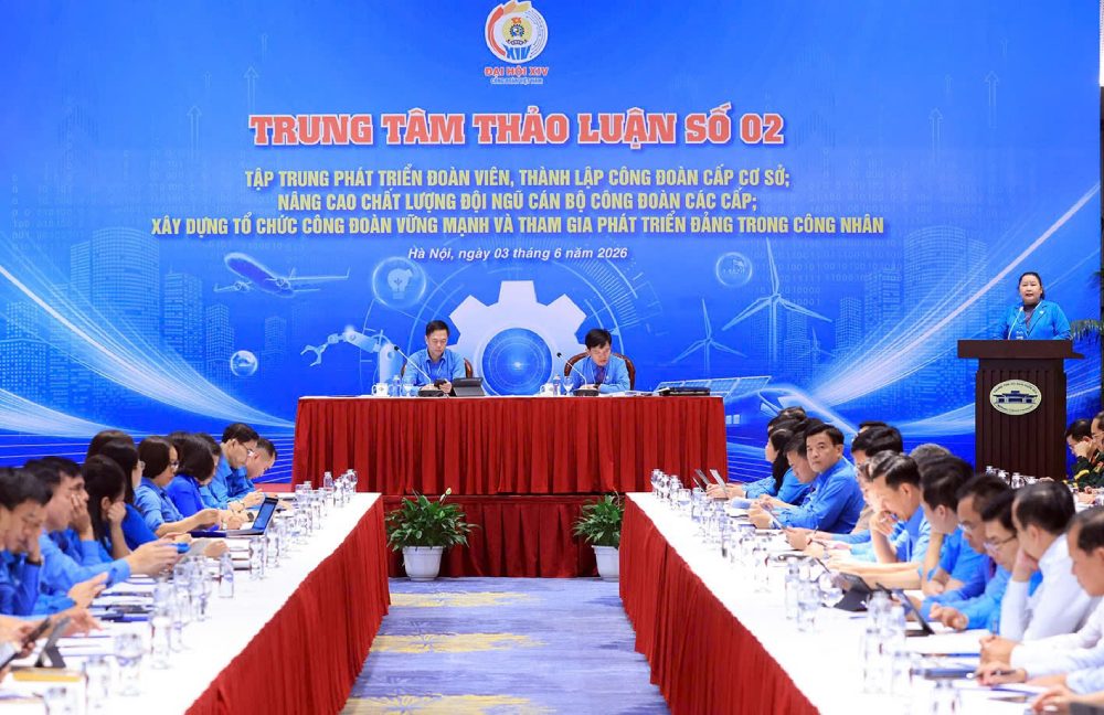 Trung tâm thảo luận số 2 do ông Nguyễn Xuân Hùng, Phó Chủ tịch Tổng Liên đoàn Lao động Việt Nam (Tổng LĐLĐ Việt Nam) và ông Tống Văn Băng, Ủy viên Đoàn Chủ tịch, Trưởng Ban Quan hệ lao động, Tổng LĐLĐ Việt Nam chủ trì. Ảnh: Hải Nguyễn