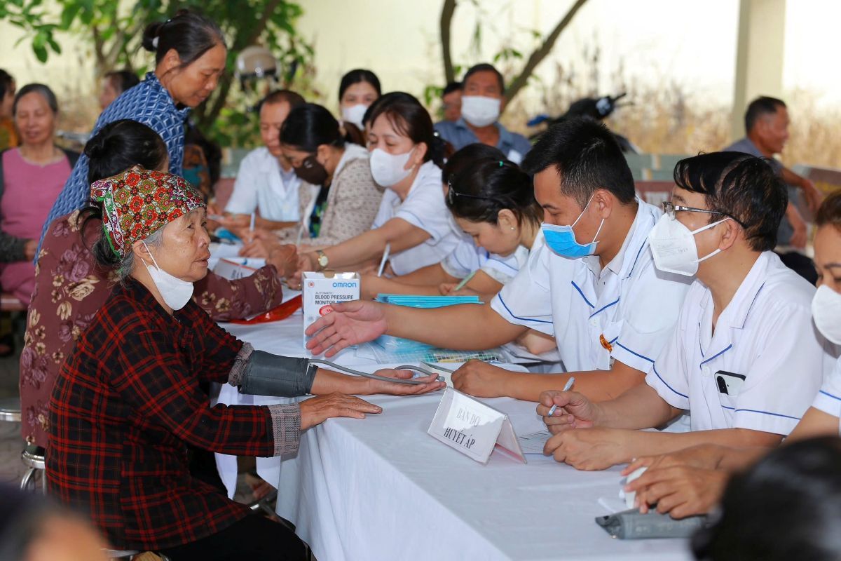 People in Hai Phong city are given free health check-ups. Photo: Hai Phong e-Portal
