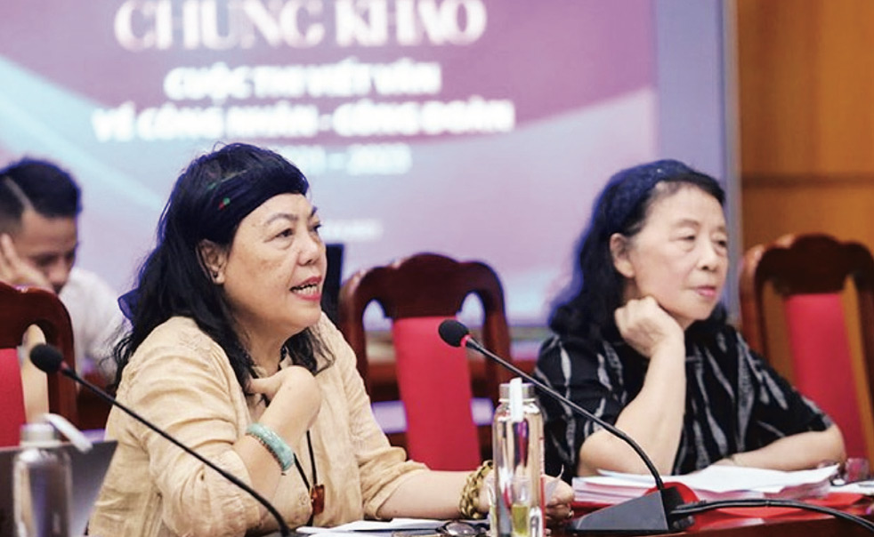 Writer Y Ban (left photo) - member of the Judging Panel of the Final Jury, Chairman of the Preliminary Jury of the Literary Creativity Contest on Workers and Trade Unions in the period 2021 - 2023. Photo: TO THE