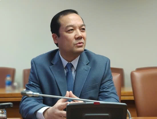 Sr. Pham Duc Long, Viceministro de Ciencia y Tecnología, Miembro del Comité Ejecutivo de la Confederación General del Trabajo de Vietnam, Presidente del Sindicato de Ciencia y Tecnología de Vietnam.