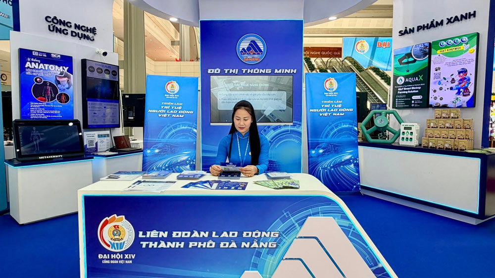 Da Nang City Trade Union participates in displaying typical products, works, and initiatives at the 14th Vietnam Trade Union Congress. Photo: Da Nang Trade Union