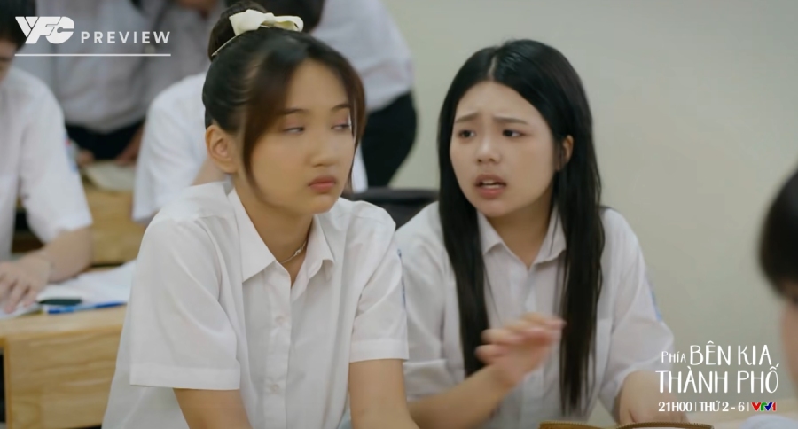 Tuyết Lan thể hiện mình không phải người dễ bắt nạt trong tập 5 phim “Dưới ô cửa sáng đèn“. Ảnh: VFC. 
