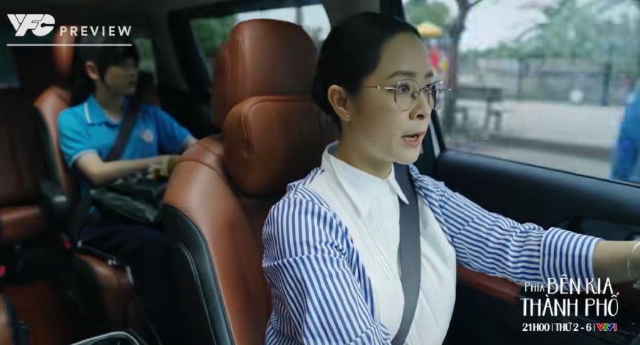 Tuyết Lan mệt mỏi vì sự kiểm soát của mẹ. Ảnh: VFC. 