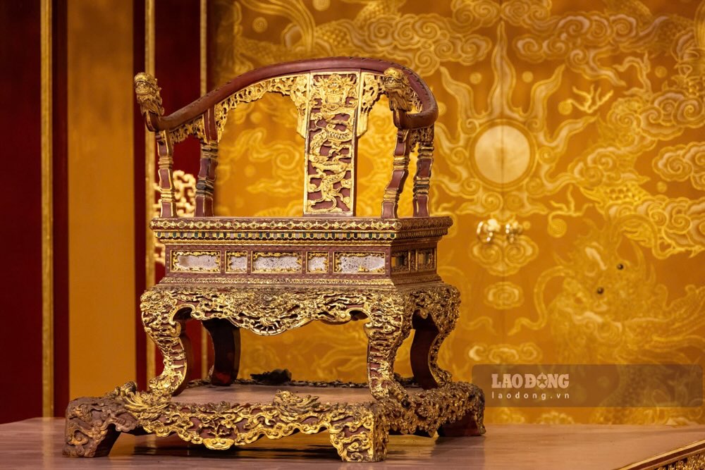 The Nguyen Dynasty throne was displayed in Thai Hoa Palace before it was invaded. Photo: Nguyen Phong
