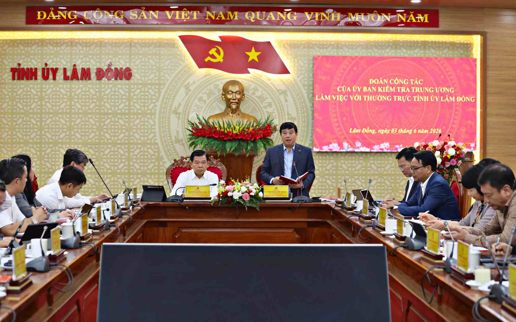 Quang cảnh buổi làm việc. Ảnh: Chính Thành 