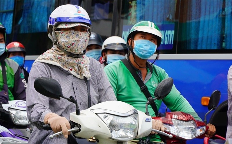 Doctors show how to recognize and give first aid to people with heatstroke and heatstroke