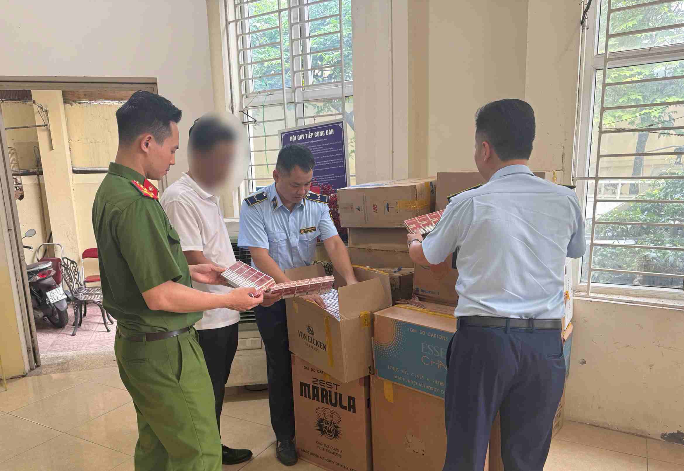 Toàn bộ số hàng thuốc lá lậu đã được tạm giữ, bàn giao cho cơ quan công an. Ảnh: Chi Cục QLTT Hà Nội