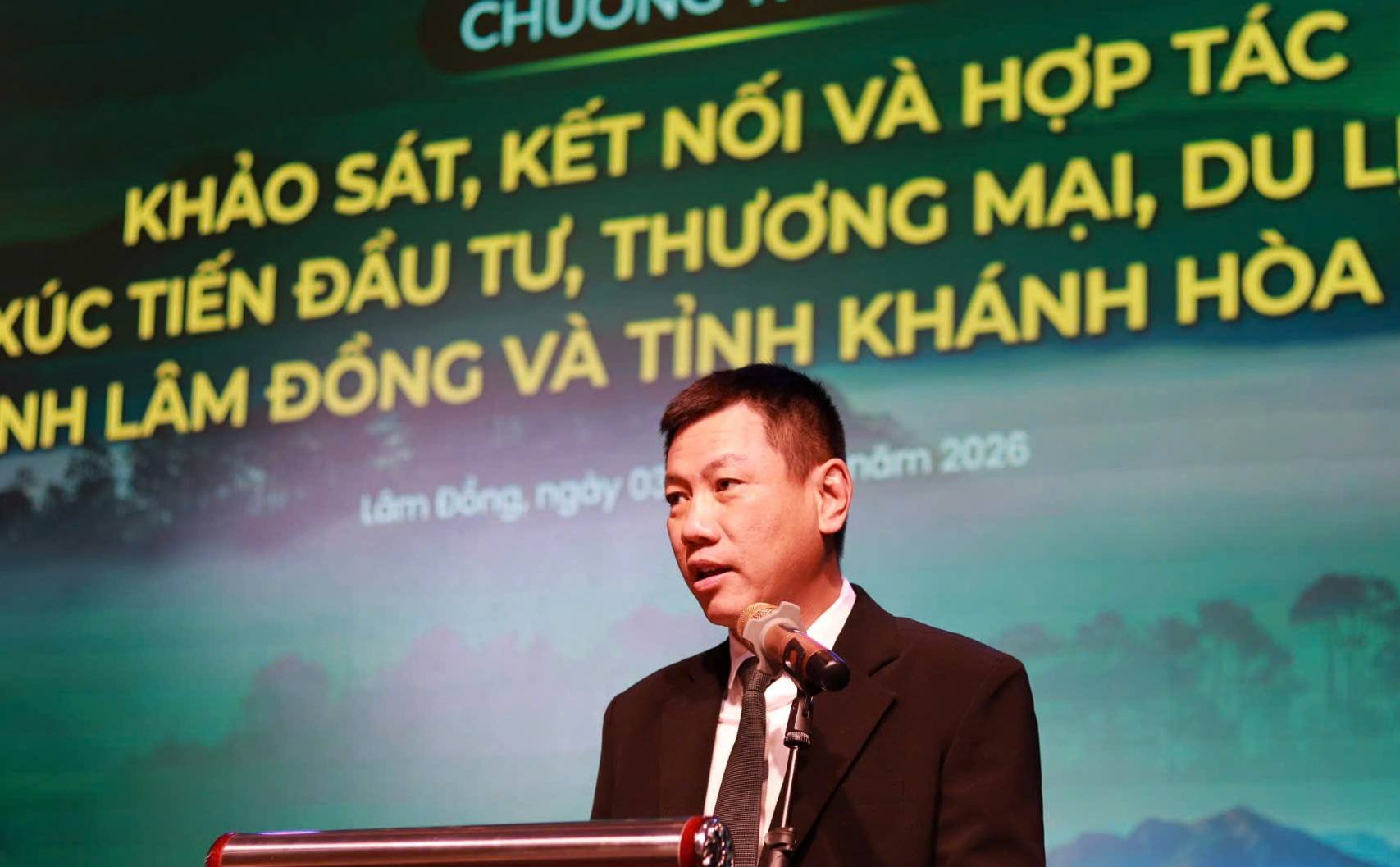 Ông Nguyễn Linh Vũ - Phó Giám đốc Trung tâm Xúc tiến Đầu tư, Thương mại và Du lịch tỉnh Lâm Đồng phát biểu tại chương trình. Ảnh: Phúc Khánh 