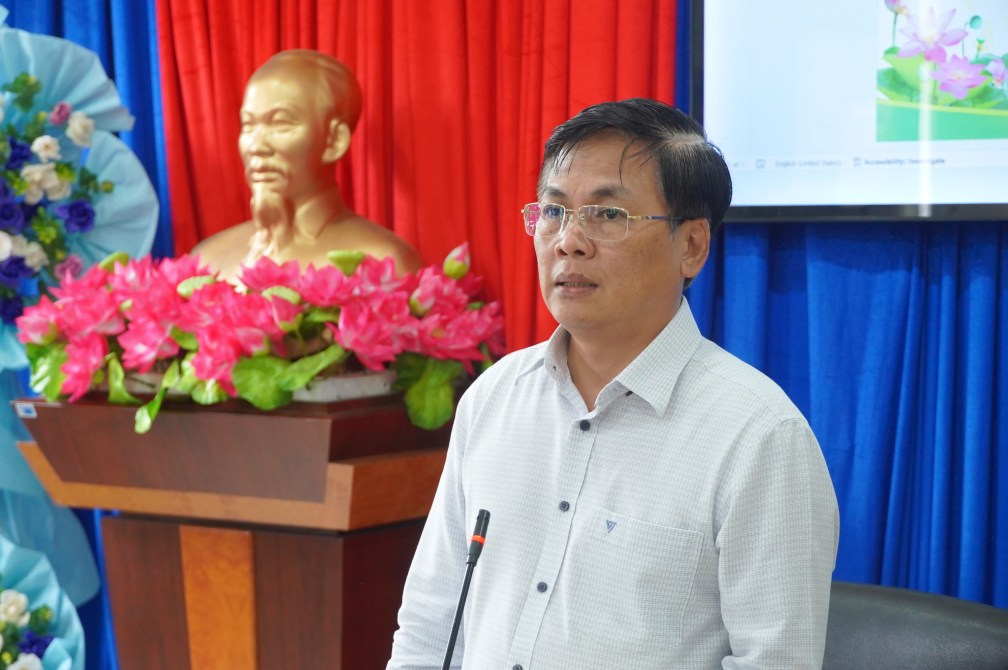 Ông Danh Hoàng Nguyên - Phó Giám đốc Sở GD&ĐT TP Cần Thơ phát biểu tại buổi họp báo. Ảnh: Tạ Quang