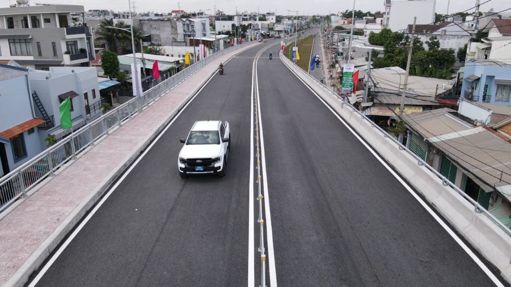 Cầu Long Kiểng đưa vào khai thác từ năm 2023, rộng rãi, thuận tiện cho phương tiện lưu thông. Ảnh: Anh Tú
