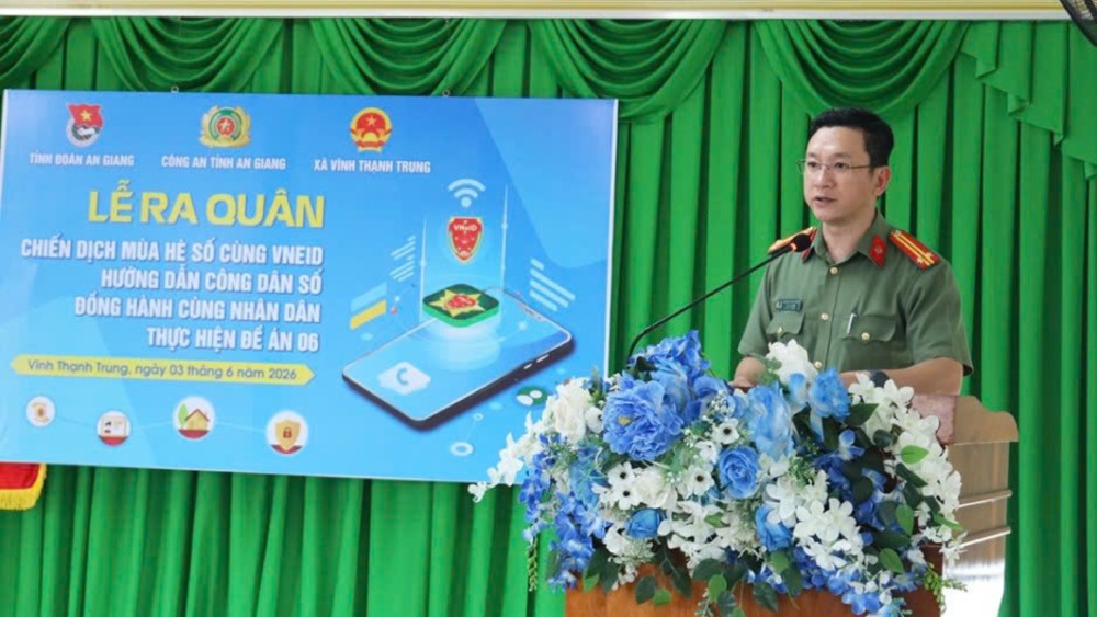 Trung tá Trương Văn Quốc, Trưởng ban Thanh niên Công an tỉnh An Giang phát biểu tại buổi lễ. Ảnh: Bình An