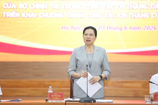 Ms. Ha Thi Nga, Member of the Party Central Committee, Vice President - Secretary General of the Central Committee of the Vietnam Fatherland Front, Standing Deputy Head of the Steering Committee, delivered a concluding speech at the Conference. Photo: Vietnam Fatherland Front