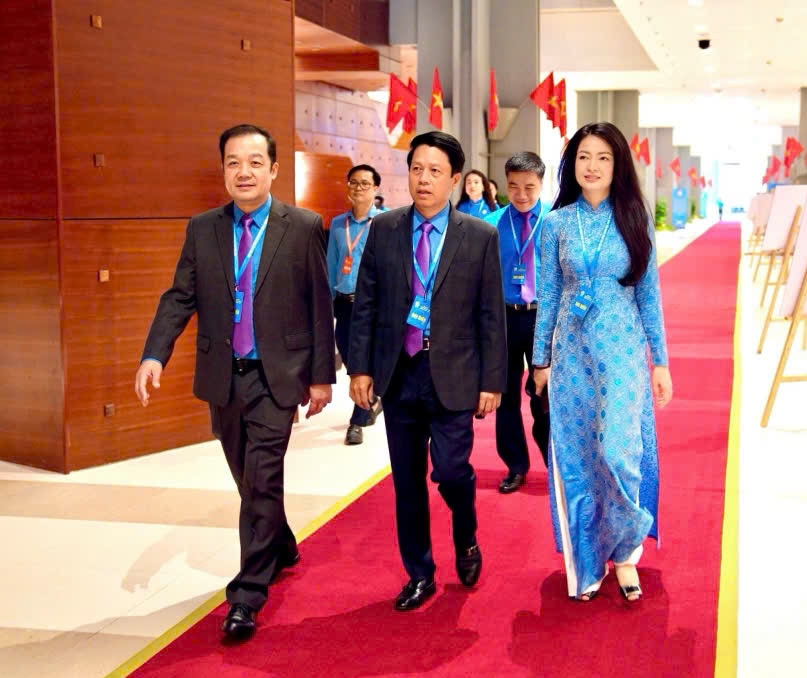 Ms. Nguyen Khanh Chi - Member of the Executive Committee of the Vietnam General Confederation of Labor, Standing Vice President of the Vietnam Bank Union - and delegates from the Vietnam Bank Union delegation attended the Congress. Photo: Hai Nguyen