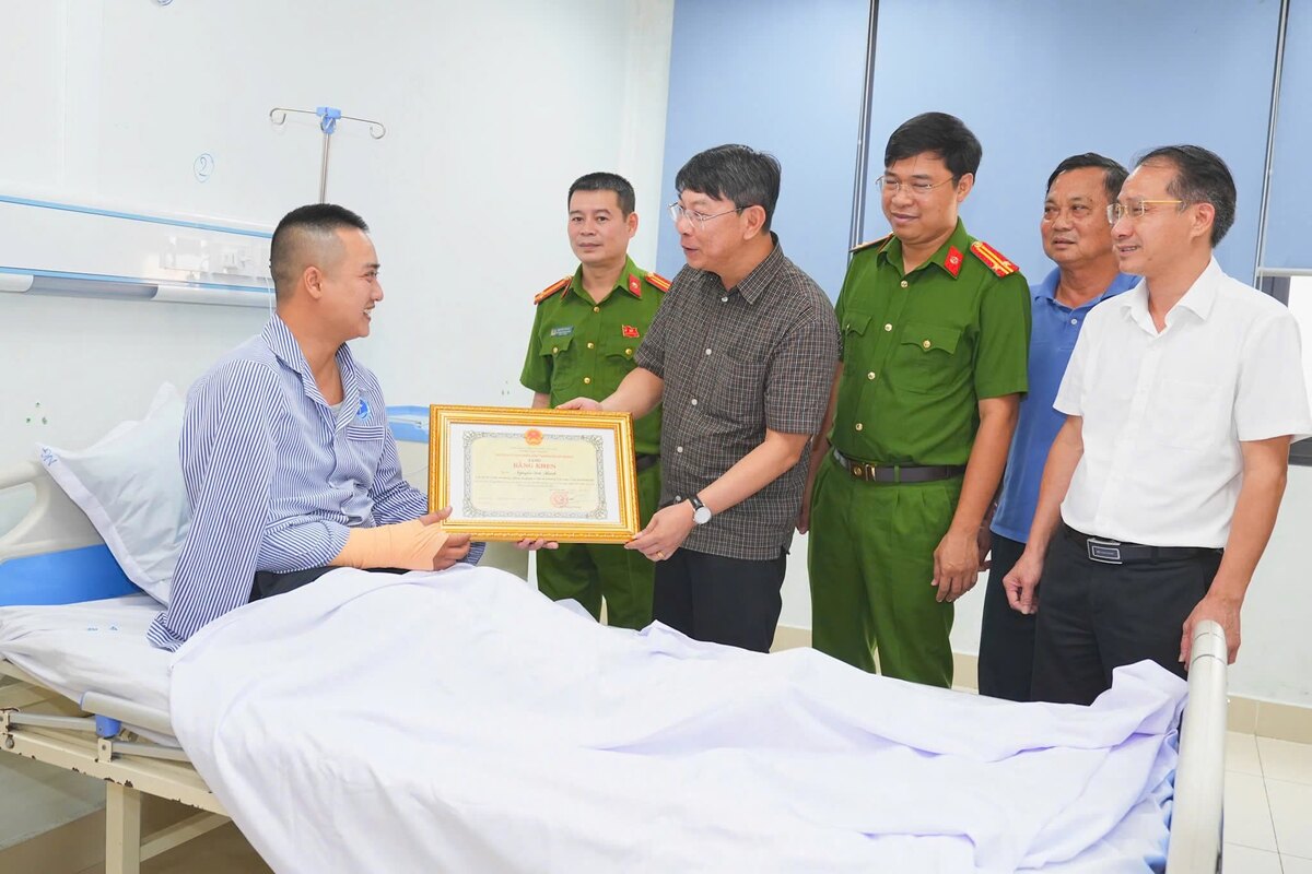 Đại úy Nguyễn Đức Thịnh, cán bộ Công an phường Gia Viên được nhận Bằng khen của Chủ tịch UBND TP Hải Phòng. Ảnh: Cổng thông tin điện tử TP Hải Phòng